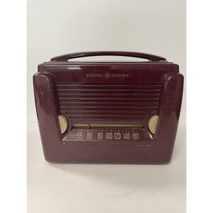 Vintage‎ General Electric 600 Portable Radio Maroon Color.